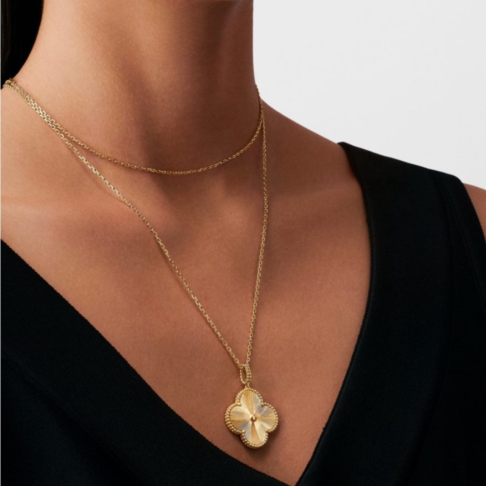 Van Cleef & Arpels long gold necklace